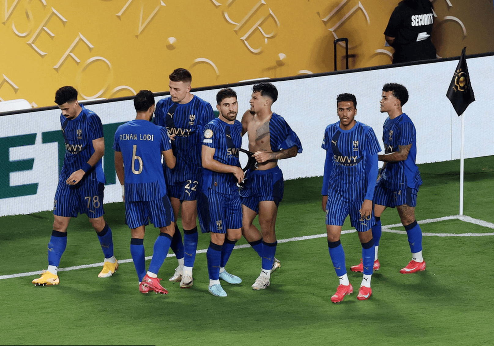  多特蒙德发布备战花絮，赛前防线松动，意大利杯任务艰巨，高层口径保持一致