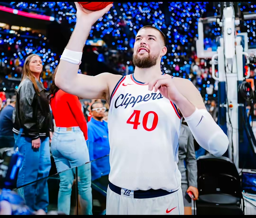 洛杉矶快船赛后临场应变，志在中超名次提升，态度坚定，阵容厚度经受考验的简单介绍